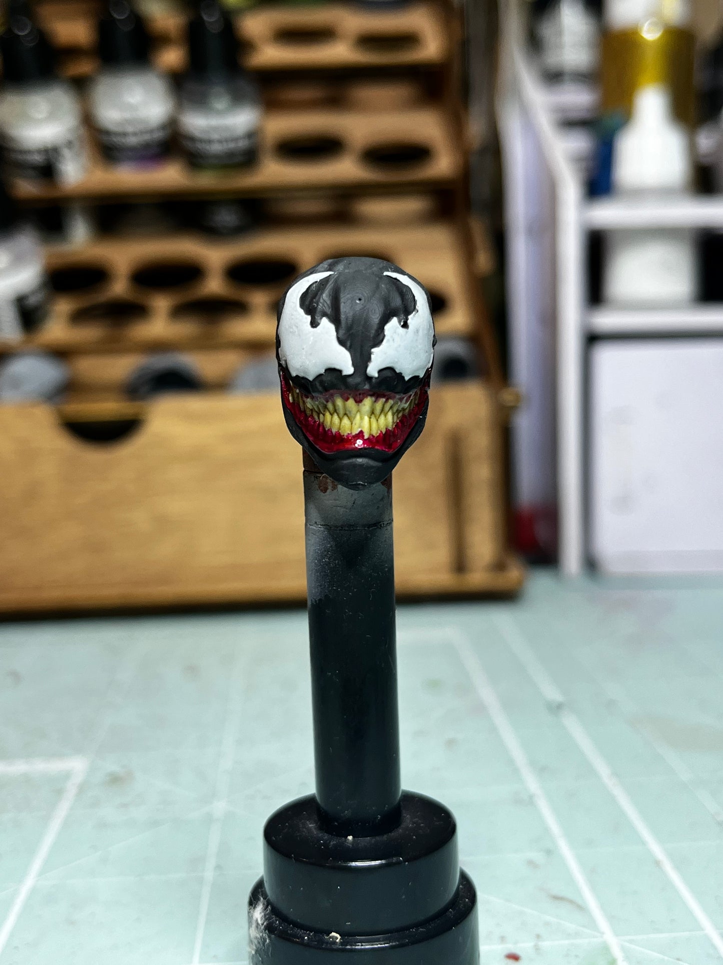 Smiling Agent Venom Painted Head Sculpt