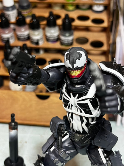 Smiling Agent Venom Painted Head Sculpt